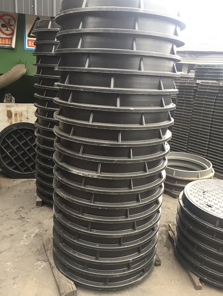 玻璃鋼井蓋模具是用于制造玻璃鋼井蓋的工具，玻璃鋼井蓋模具，玻璃鋼井蓋